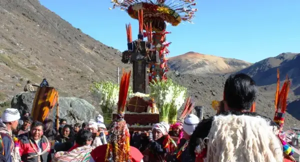 Rituales y celebraciones: La fusión de creencias ancestrales y católicas